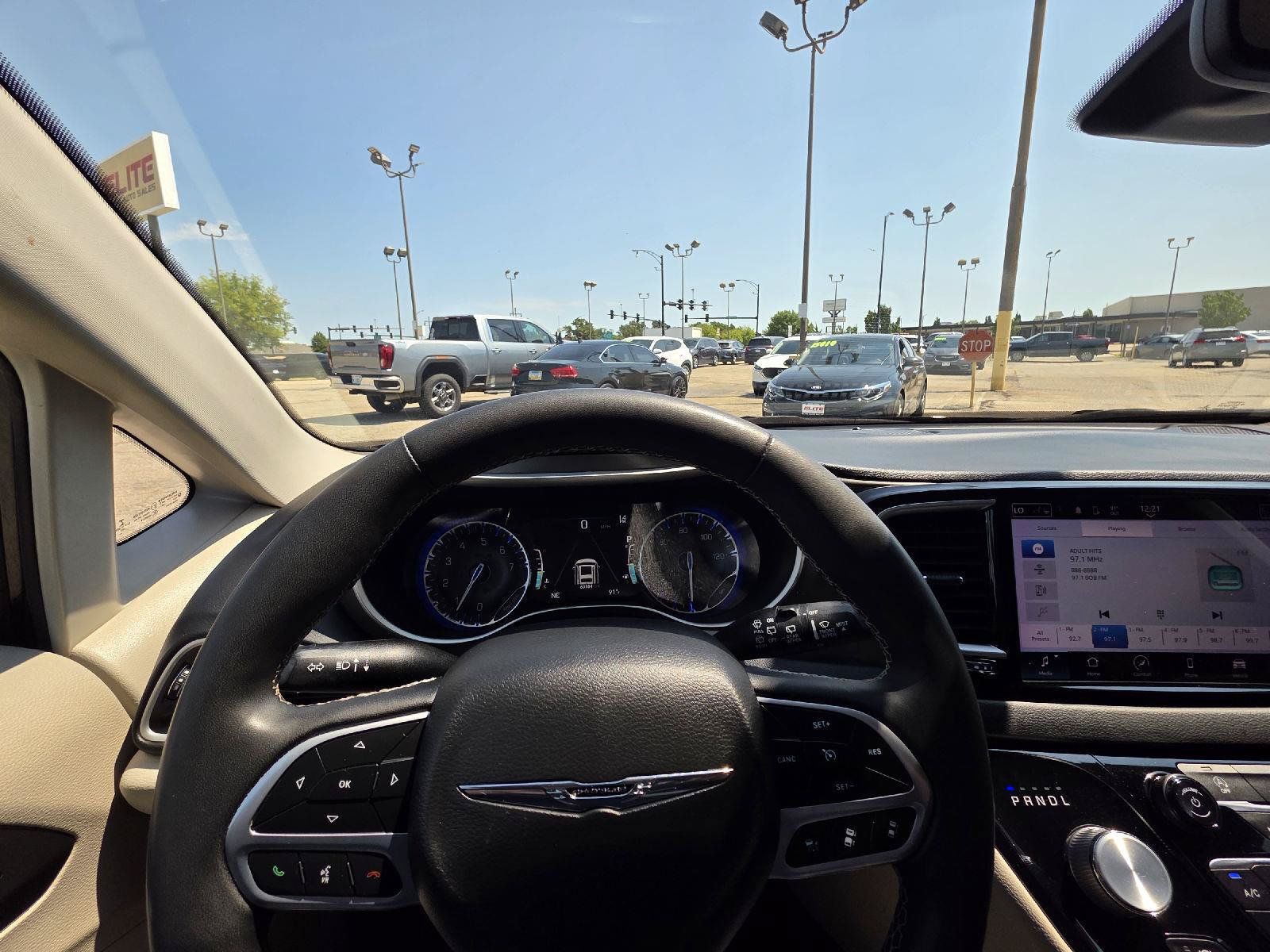 Used 2022 Chrysler Pacifica Touring-L FWD image 24