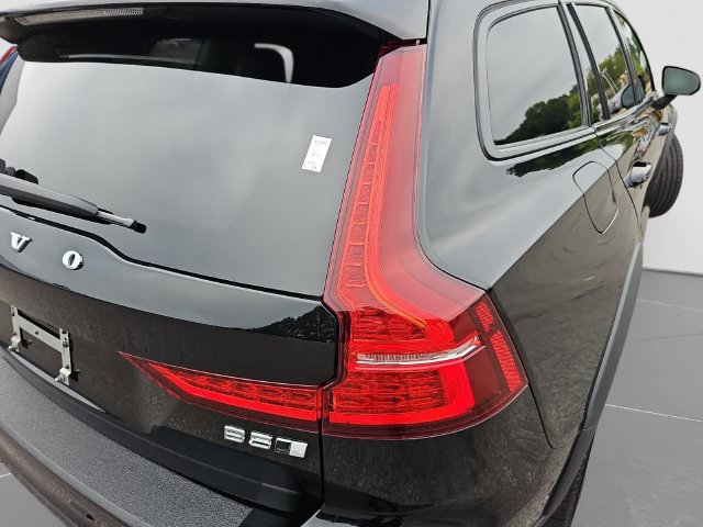 Used 2023 Volvo V60 B5 Cross Country Plus w/ Climate Package AWD/4WD image 40