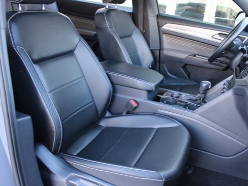 Certified 2022 Volkswagen Atlas Cross Sport SE image 28