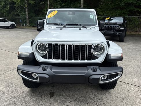 Used 2024 Jeep Wrangler Unlimited Sahara AWD/4WD image 2
