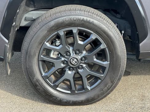 Used 2025 Toyota Sequoia Platinum AWD/4WD image 20