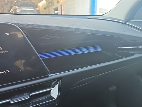 Used 2023 Kia Niro EX Touring image 24