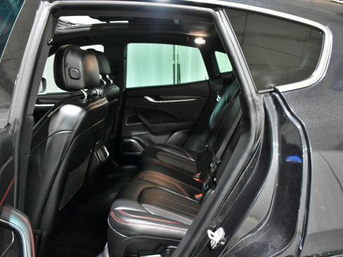 Used 2017 Maserati Levante Base image 20