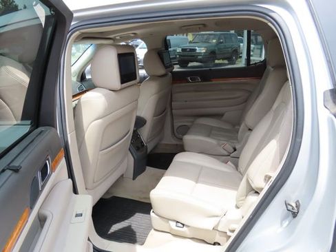 Used 2010 Lincoln MKT 2WD image 10