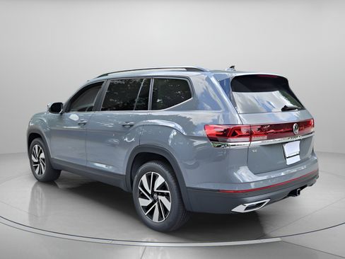 Used 2026 Volkswagen Atlas SE FWD image 3