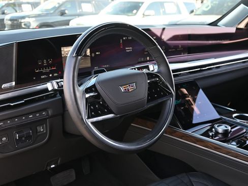 Used 2025 Cadillac Escalade Sport Platinum AWD/4WD image 17