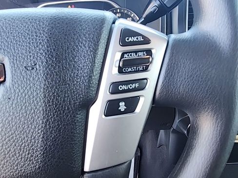 Used 2022 Nissan Titan SV image 12