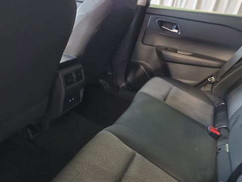 Used 2025 Nissan Rogue SV FWD image 5