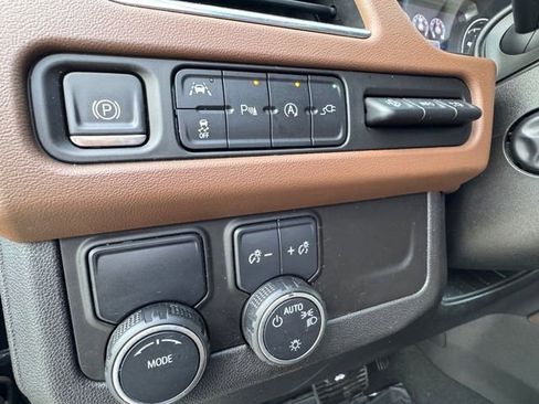 Used 2021 Chevrolet Suburban High Country RWD image 6