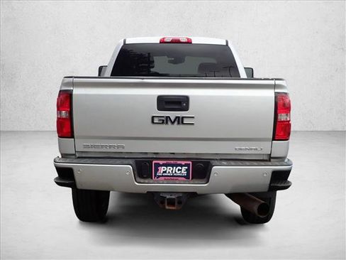 Used 2019 GMC Sierra 2500 Denali w/ Duramax Plus Package AWD/4WD image 3
