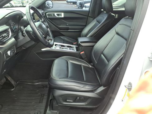 Used 2020 Ford Explorer XLT w/ Equipment Group 202A image 13