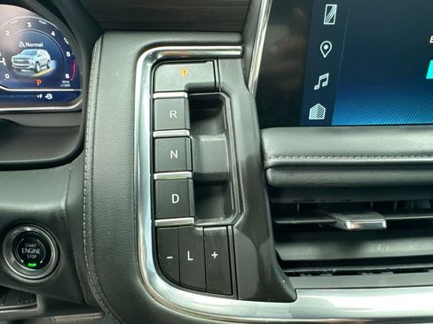 Used 2024 Chevrolet Suburban LT RWD image 23