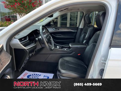 Used 2022 Jeep Grand Cherokee L Limited AWD/4WD image 3