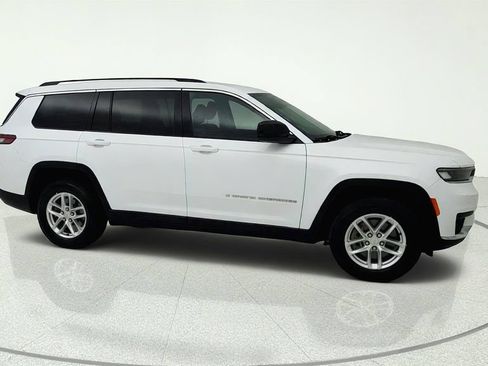 Used 2022 Jeep Grand Cherokee L Laredo w/ Luxury Tech Group I RWD image 8