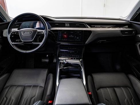 Used 2021 Audi e-tron Prestige w/ Prestige Package image 35