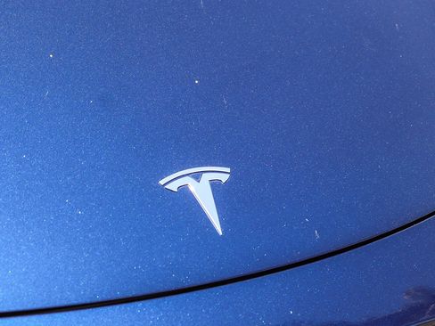 Used 2023 Tesla Model Y Long Range AWD/4WD image 4