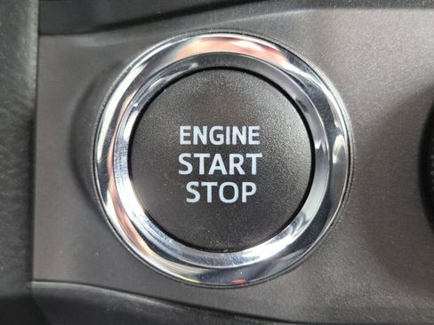 Used 2021 Toyota Tacoma TRD Off-Road AWD/4WD image 36