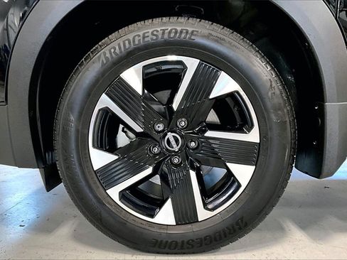 Certified 2025 Nissan Kicks SV w/ Illumination Package image 8