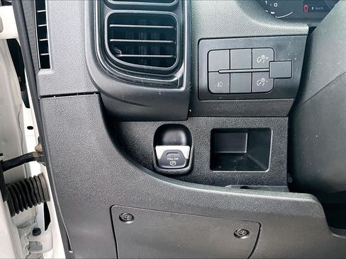 Used 2025 RAM ProMaster 2500 w/ U-Haul Equipment Group FWD image 34