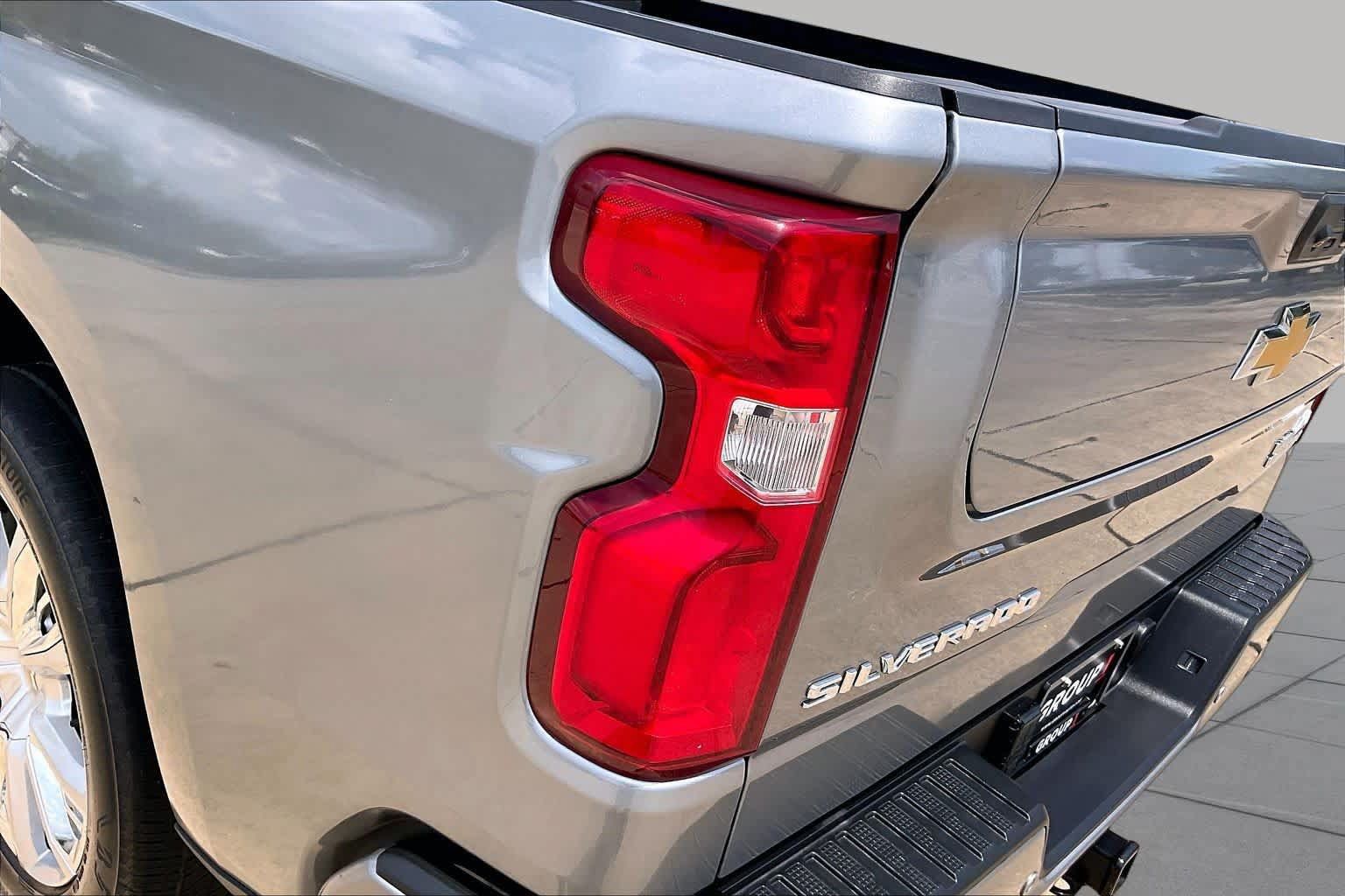 Used 2023 Chevrolet Silverado 1500 High Country w/ High Country Premium Package AWD/4WD image 49