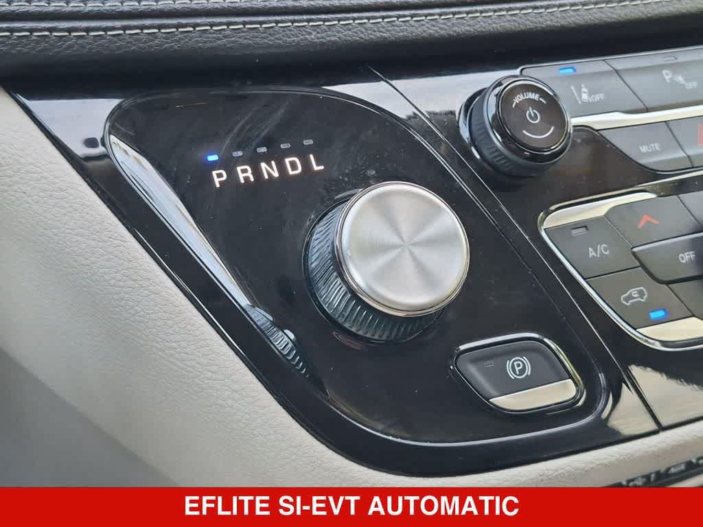 Used 2024 Chrysler Pacifica Limited FWD image 30