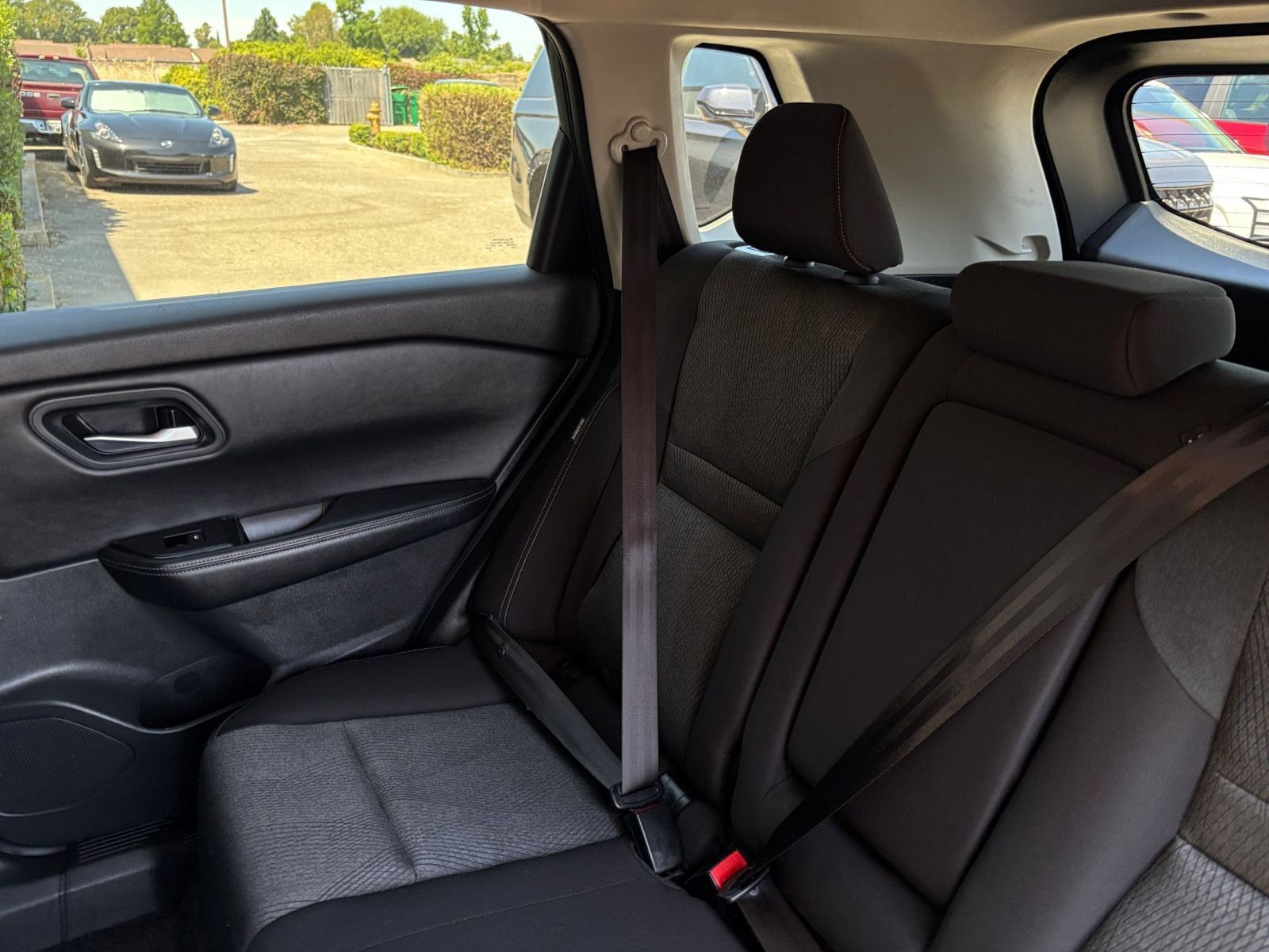Used 2025 Nissan Rogue SV FWD image 40