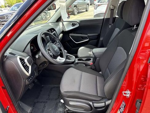 Used 2025 Kia Soul LX w/ LX Technology Package image 14