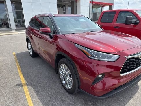 Used 2020 Toyota Highlander Limited AWD/4WD image 3