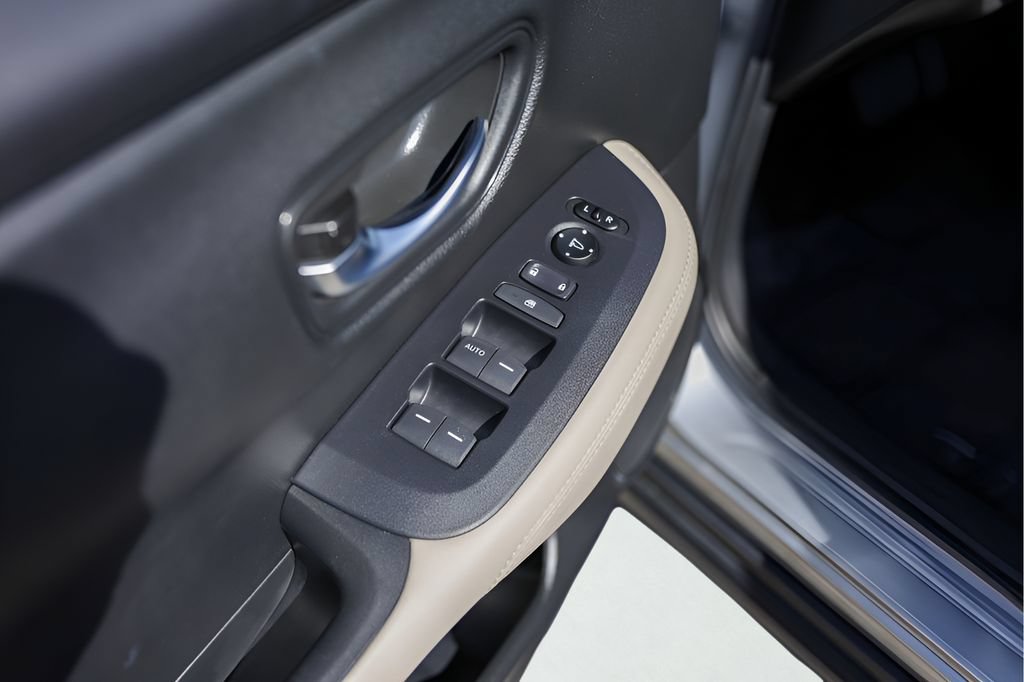 Used 2025 Honda HR-V LX image 23