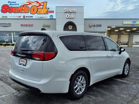 New 2026 Chrysler Voyager LX image 3