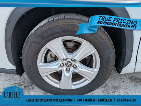 Used 2022 Toyota Highlander LE FWD image 11