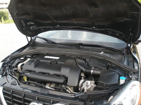 Used 2013 Volvo XC60 T6 R-Design Platinum AWD/4WD image 11