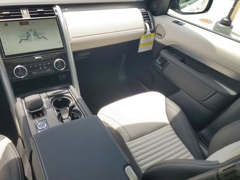 New 2026 Land Rover Discovery Dynamic SE AWD/4WD image 16