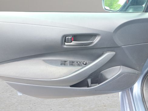 Used 2025 Toyota Corolla LE FWD image 18