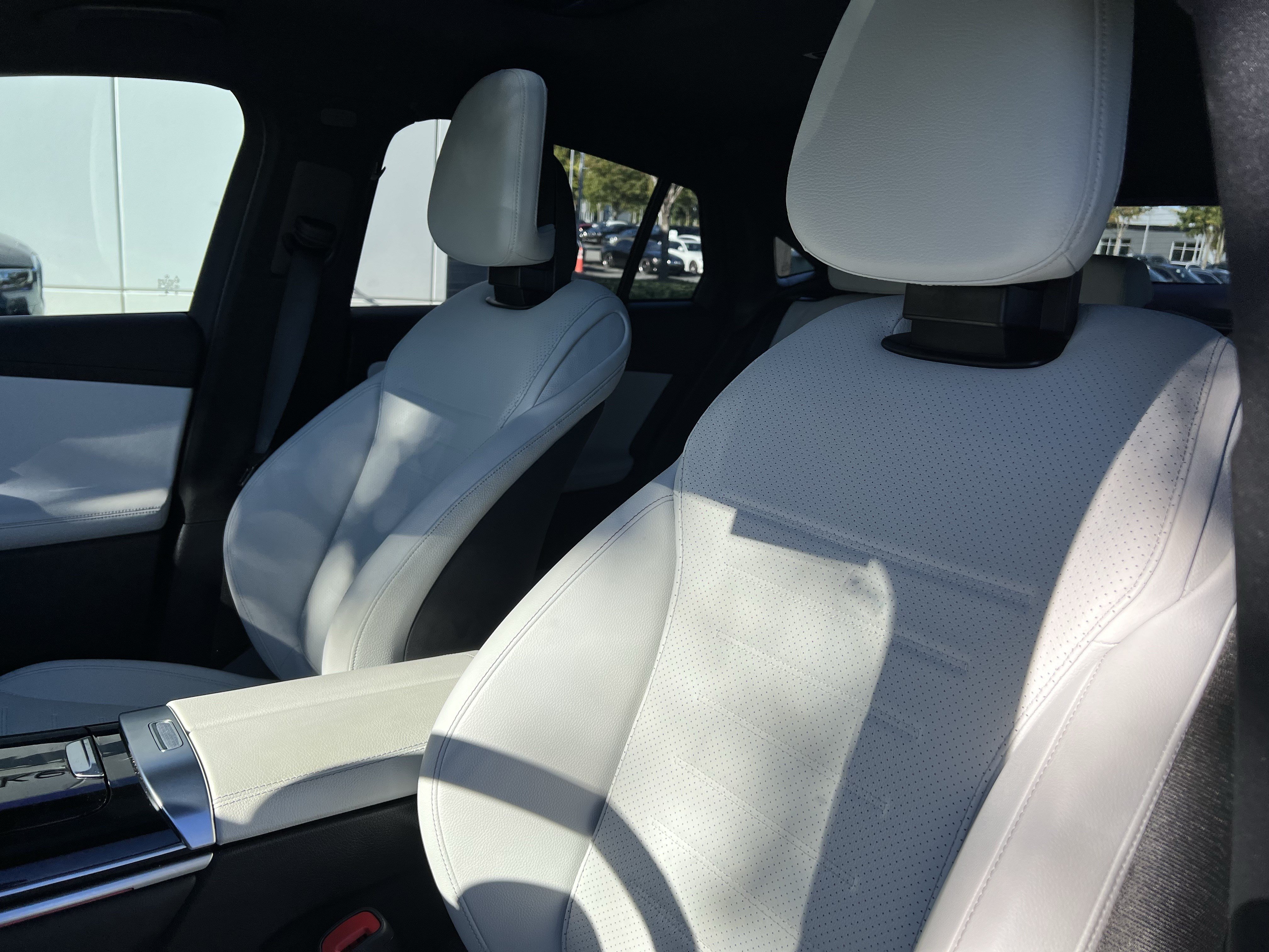 Used 2025 Mercedes-Benz GLC 300 4MATIC image 16