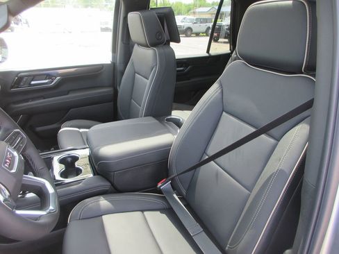 New 2026 GMC Yukon Elevation w/ Elevation Premium Package AWD/4WD image 11