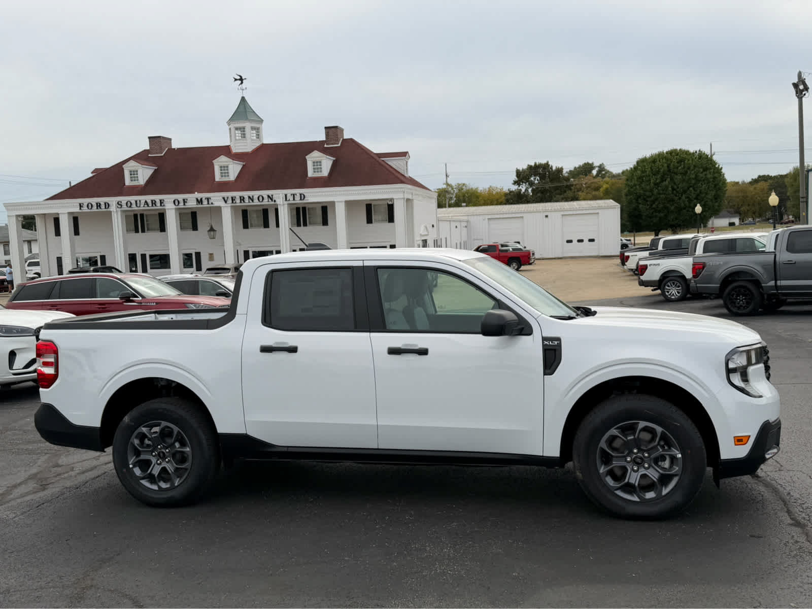 New 2026 Ford Maverick XLT w/ Equipment Group 301A AWD/4WD image 2