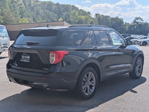 Used 2023 Ford Explorer XLT w/ Equipment Group 202A AWD/4WD image 9