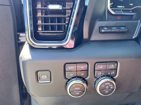 Used 2025 GMC Sierra 1500 Denali w/ Technology Package AWD/4WD image 19