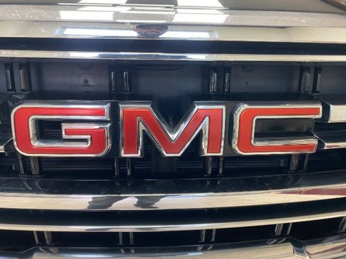 Used 2023 GMC Yukon XL SLT AWD/4WD image 25