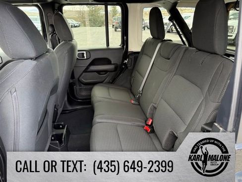 Used 2022 Jeep Wrangler Unlimited Sahara w/ LED Lighting Group AWD/4WD image 29