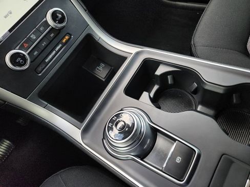 Used 2022 Ford Edge SE image 18