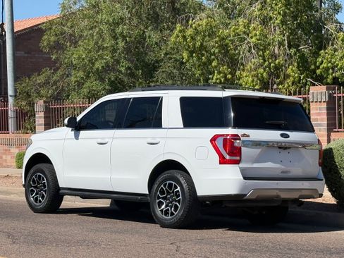 Used 2018 Ford Expedition XLT w/ Equipment Group 201A AWD/4WD image 4