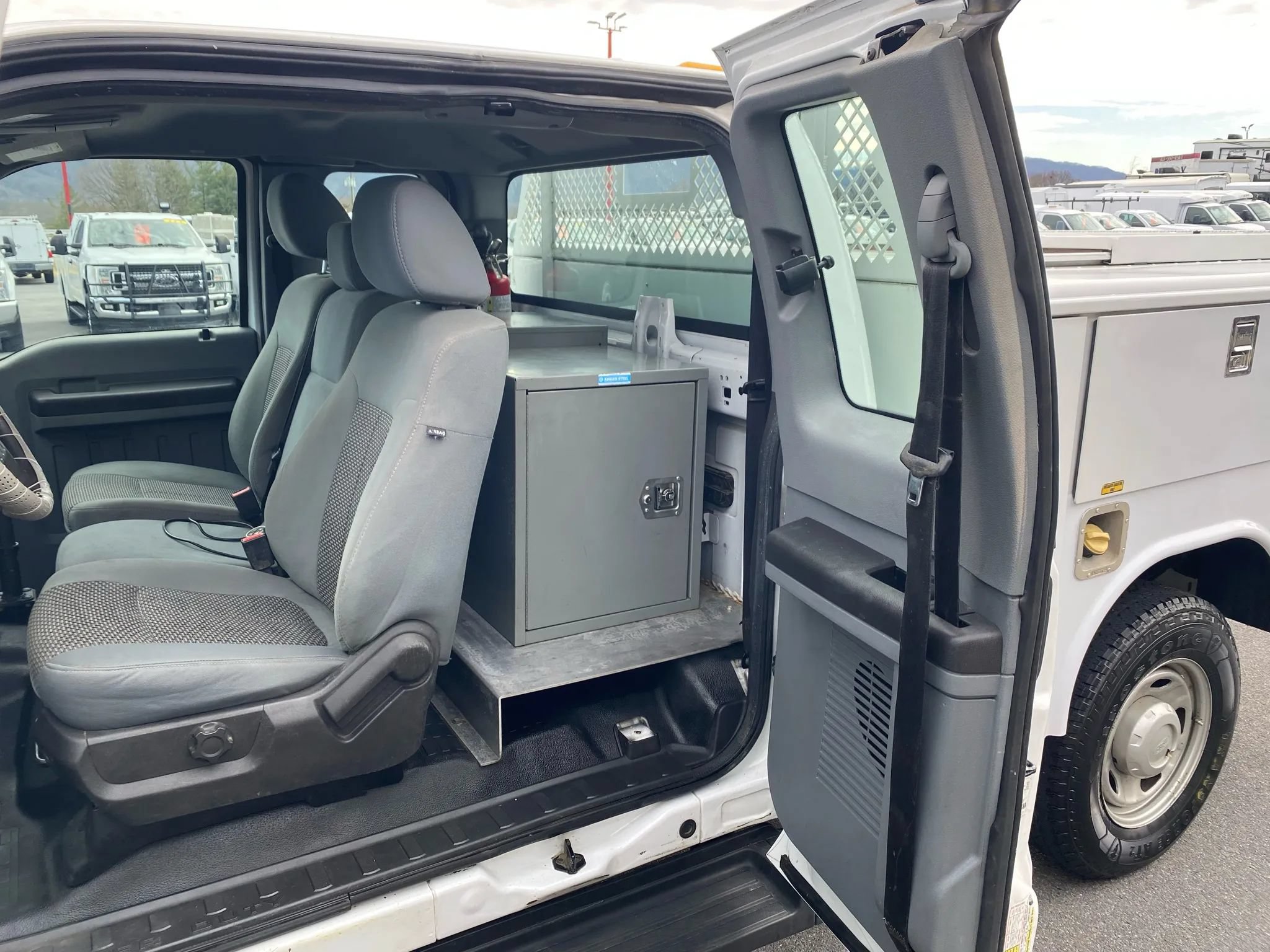 Used 2012 Ford F250 XL w/ Camper Pkg AWD/4WD image 23
