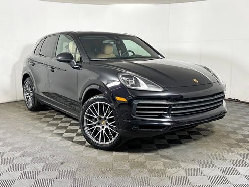 Used 2022 Porsche Cayenne Platinum Edition image 9
