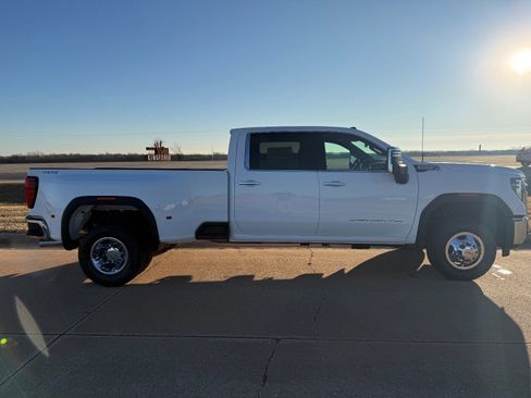 New 2026 GMC Sierra 3500 SLT image 2
