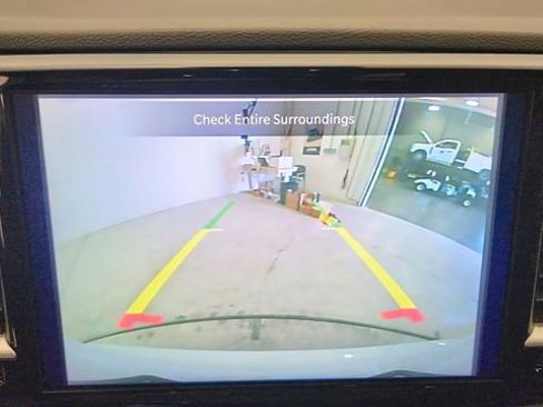 Used 2024 Chrysler Pacifica Touring-L FWD image 15