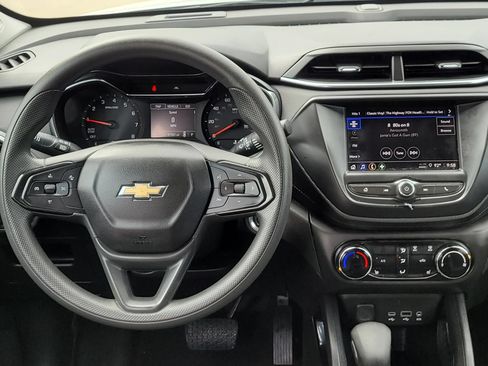 Used 2023 Chevrolet TrailBlazer LT FWD image 17