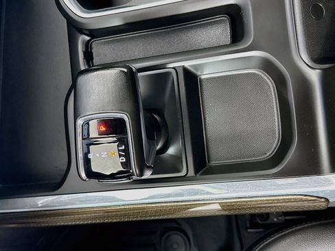 Used 2024 Chevrolet Silverado 1500 LT Trail Boss w/ LT Trail Boss Premium Package AWD/4WD image 17