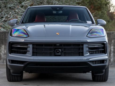 Certified 2025 Porsche Cayenne S image 8